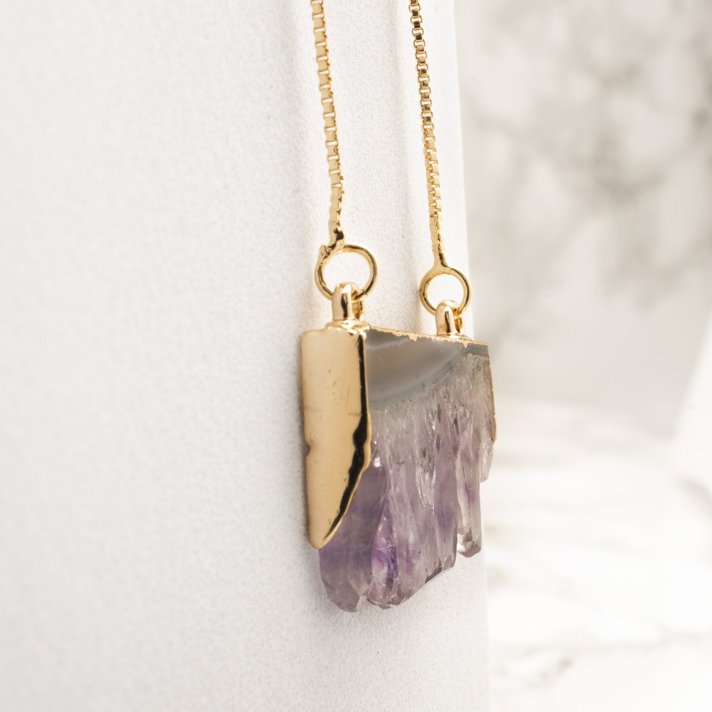 Side view von Halskette mit Amethyst