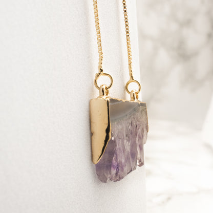 Side view von Halskette mit Amethyst